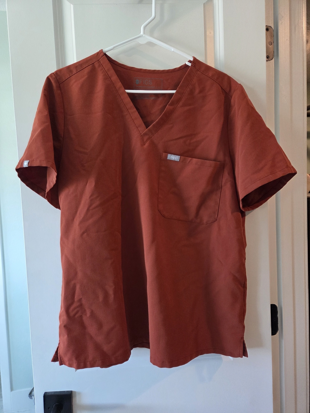 Figs Women’s Catarina V-Neck Scrub Top in Dirty Chai